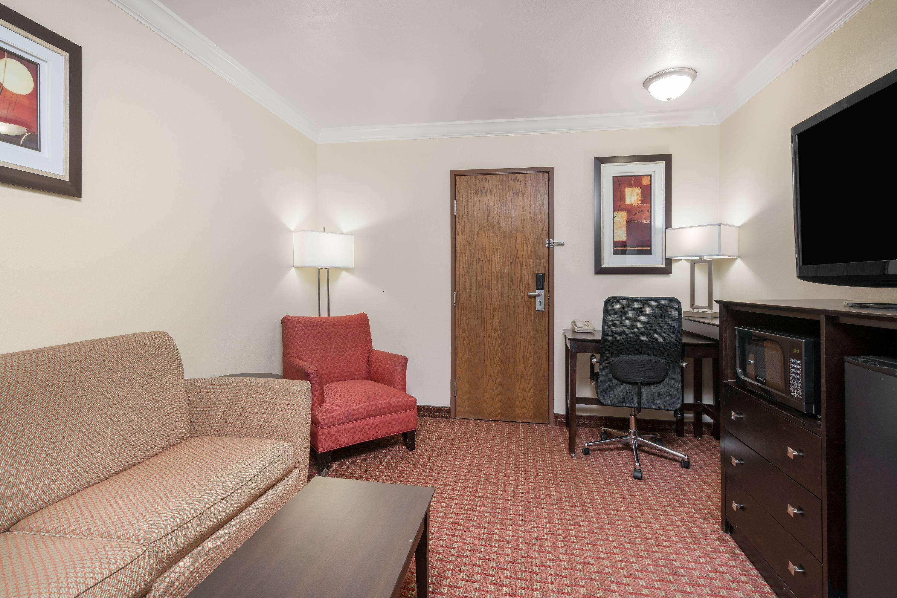 Americinn By Wyndham Johnston Des Moines Urbandale Esterno foto