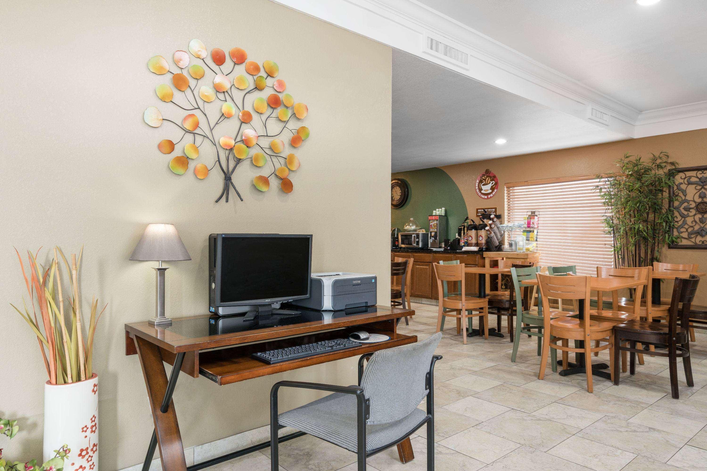 Americinn By Wyndham Johnston Des Moines Urbandale Esterno foto