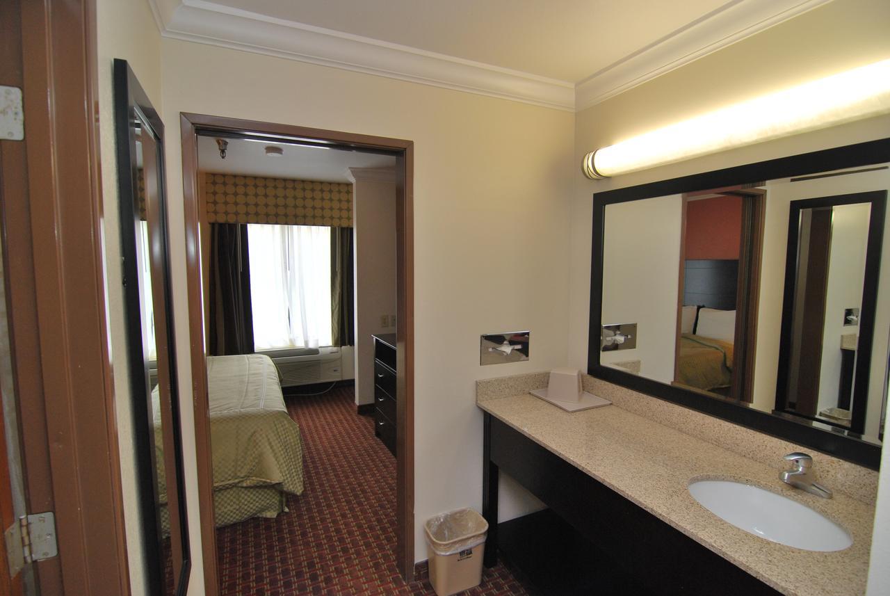 Americinn By Wyndham Johnston Des Moines Urbandale Esterno foto