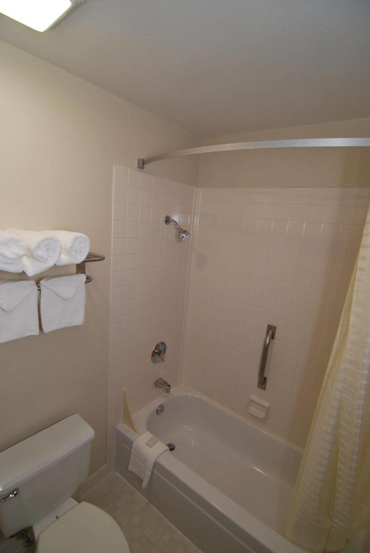 Americinn By Wyndham Johnston Des Moines Urbandale Esterno foto