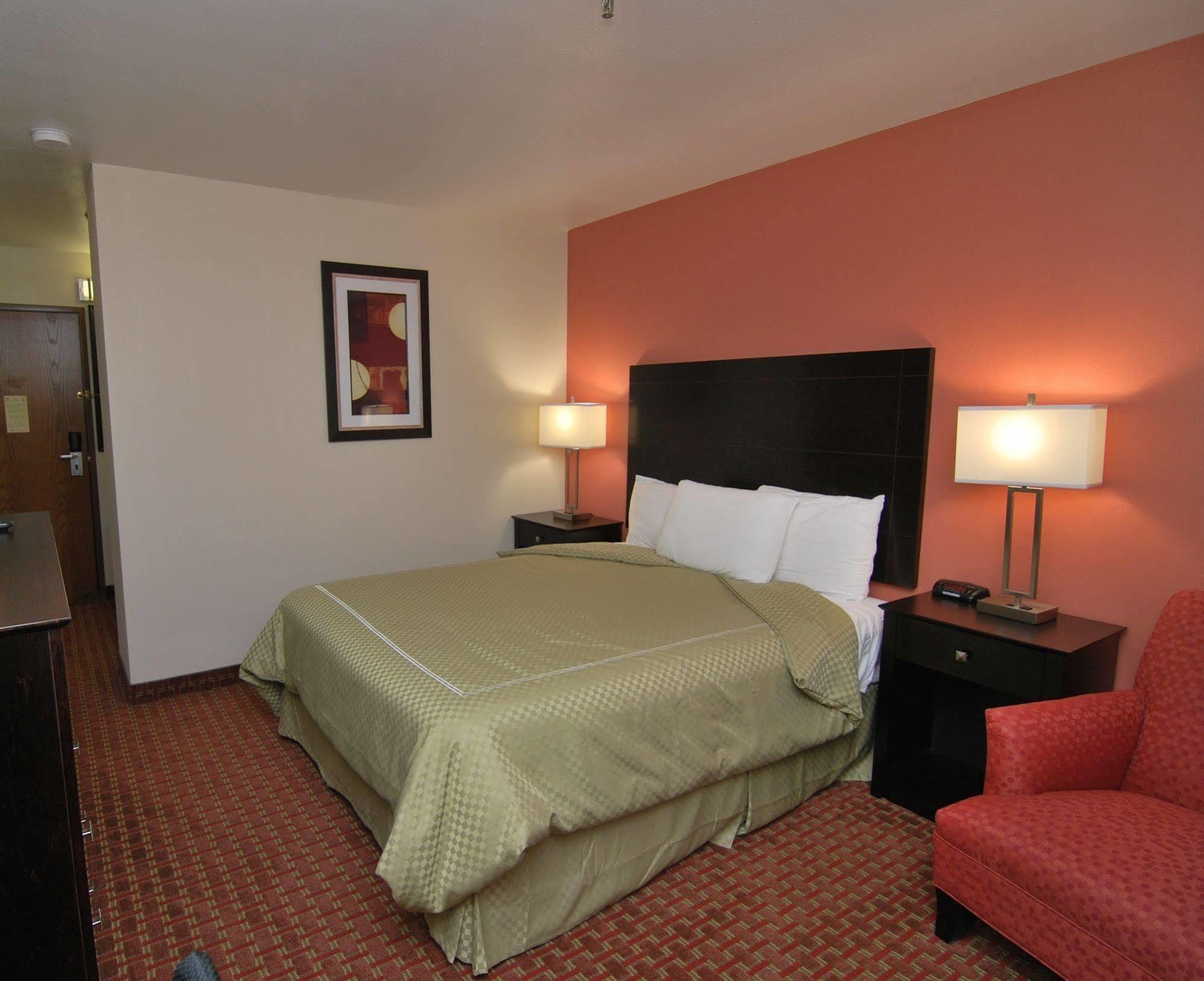 Americinn By Wyndham Johnston Des Moines Urbandale Esterno foto